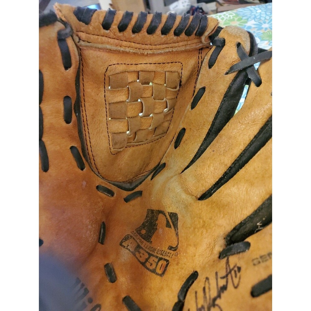 Wilson A350 A0350 ML125 MLB Genuine Leather 12 1/2" Baseball Glove RHT - Picture 10 of 10